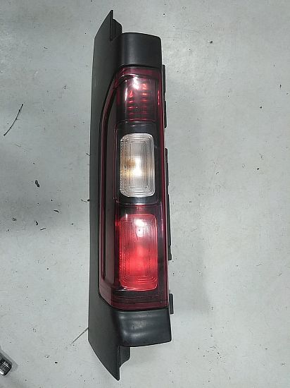 Światła tylne OPEL VIVARO B Box (X82)