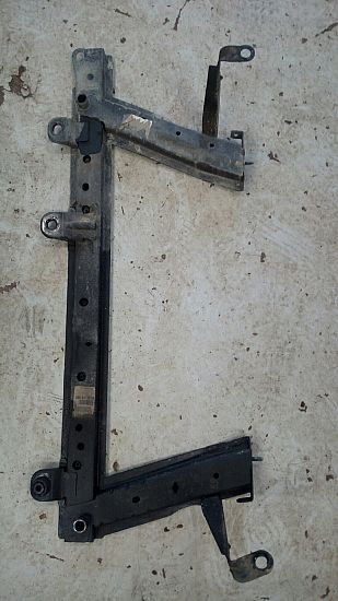 Lower radiator support