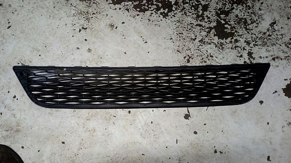 Bumper grille SEAT LEON (5F1)