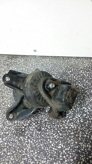 Engine mount bracket
