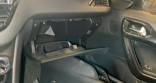 Handskerum PEUGEOT 208 I (CA_, CC_)