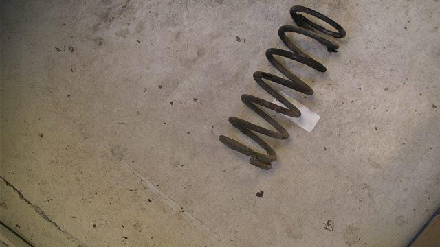 Front spring - coil left ROVER