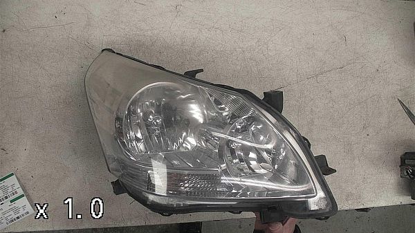 Front light TOYOTA VERSO (_R2_)