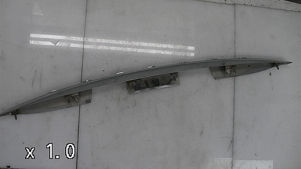 License plate light bar