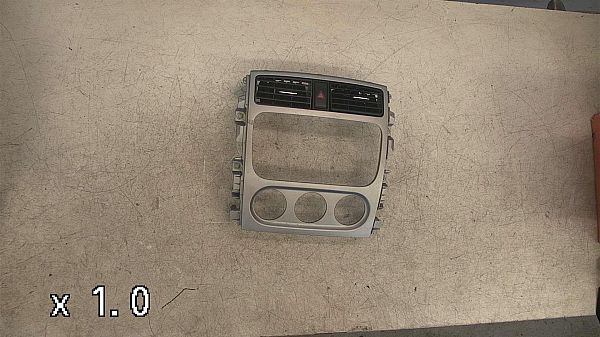 Radio – obudowa SUZUKI LIANA Hatchback