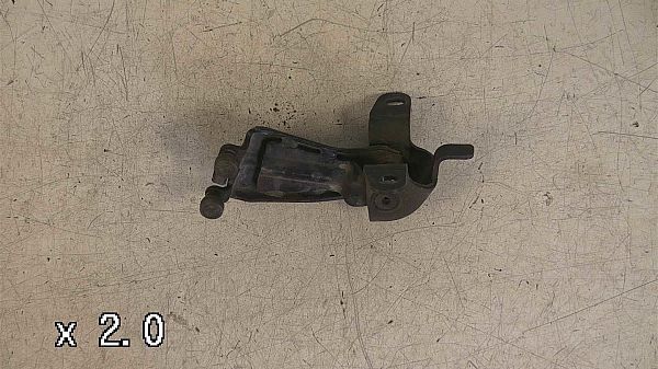 Sliding door middle roller runner
