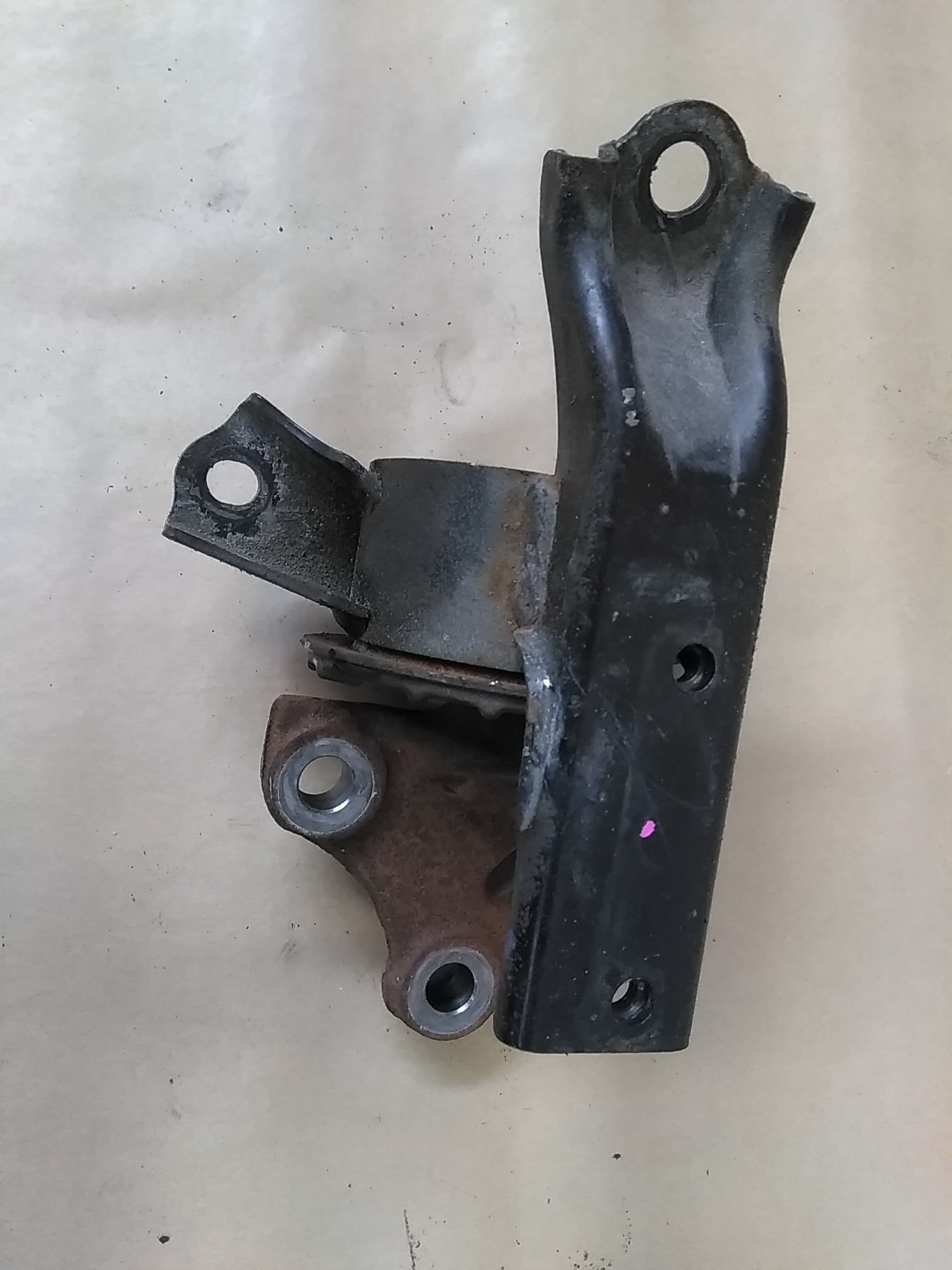 Mitsubishi MIRAGE / SPACE STAR Hatchback (A0_A) Gear-box mounting