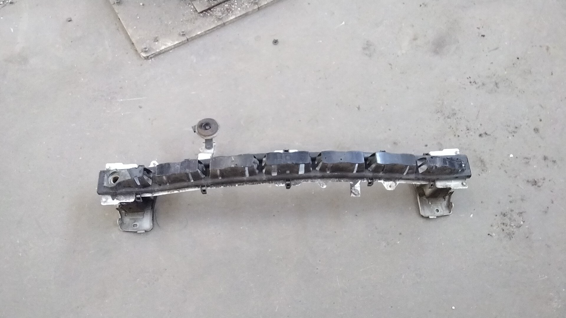 pare choc avant non complet pour Suzuki SWIFT III (FZ, NZ) 58270