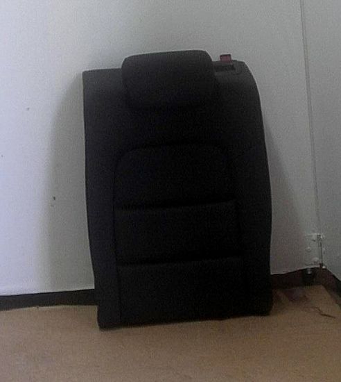 Fotele przednie – 4 drzwi AUDI