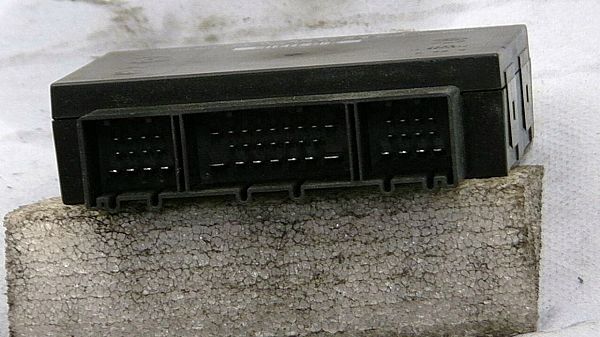 Central lock - relay VW TOUAREG (7LA, 7L6, 7L7)