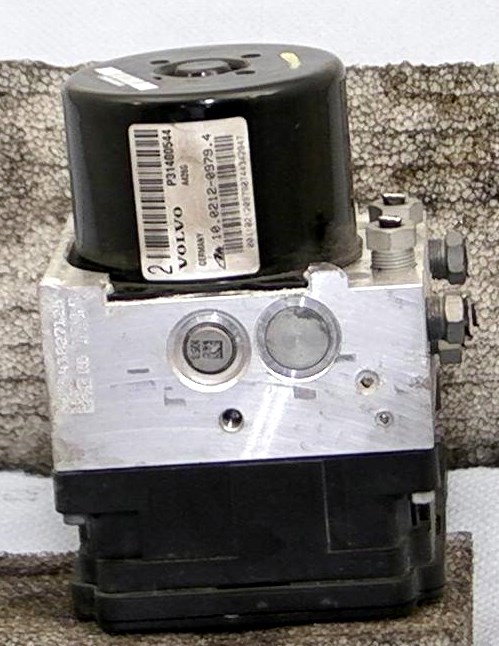 ABS – pompa VOLVO V60 I (155, 157)