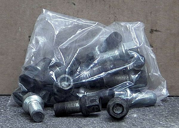 accessoires de roues AUDI A4 (8K2, B8)