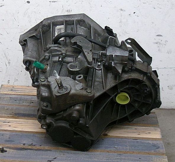 Schaltgetriebe NISSAN JUKE (F15)