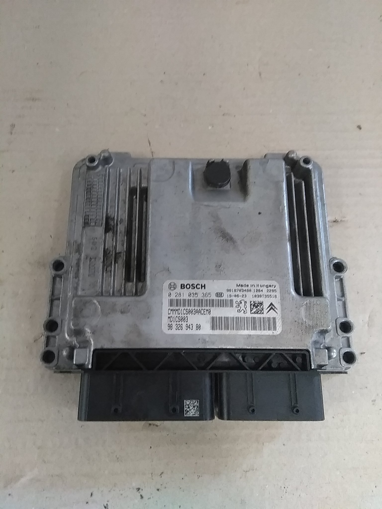 98-326-943-80 : Engine control unit (ECU) and Immobilizer