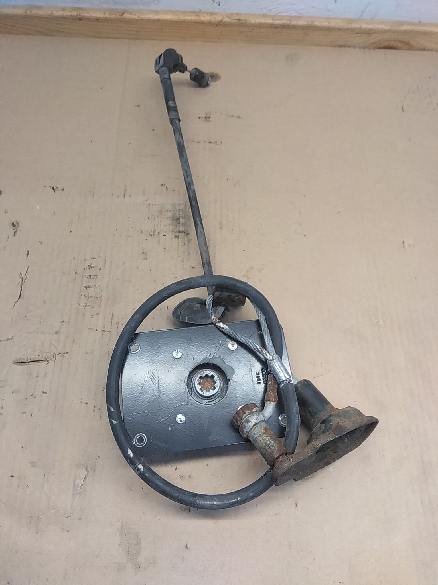 Fixation de roue de secours 14 pouces Ford Transit 1991-2000 Fixation de roue de secours 14 pouces Ford Transit 1991-2000