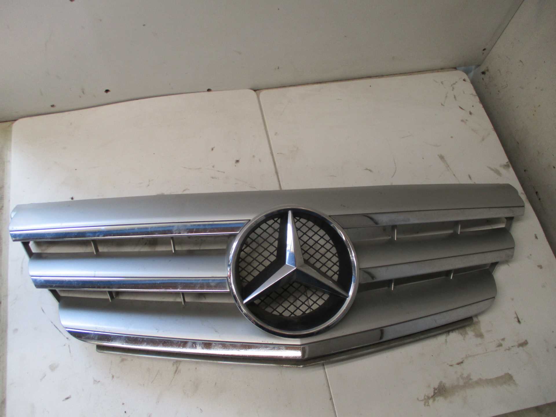 4UPJ-53521610]ベンツB180(246242)リアバンパー 中古 検索用：W246 Mercedes-Benz B-class - Front grid Bclass | Autoparts24