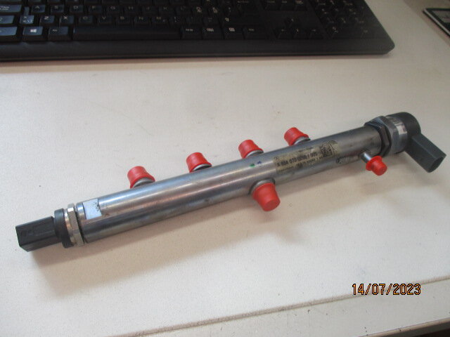 High-pressure rail / injection nozzle pipe MERCEDES-BENZ