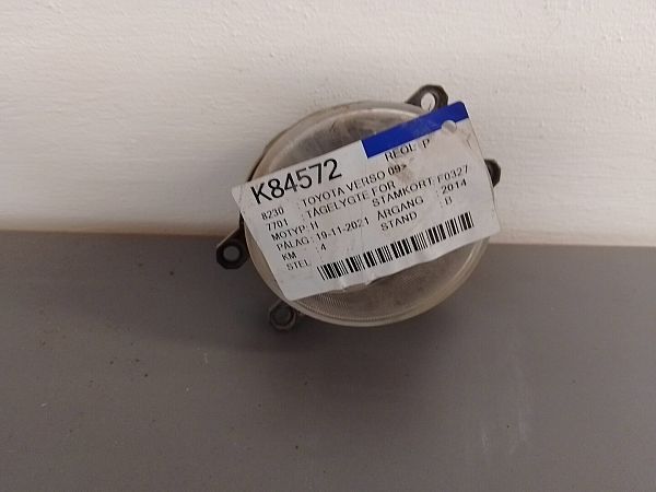 Fog light - front TOYOTA VERSO (_R2_)