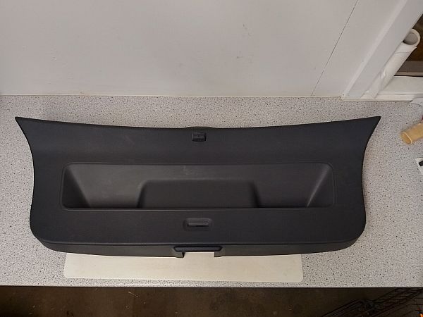 Tailgate trim