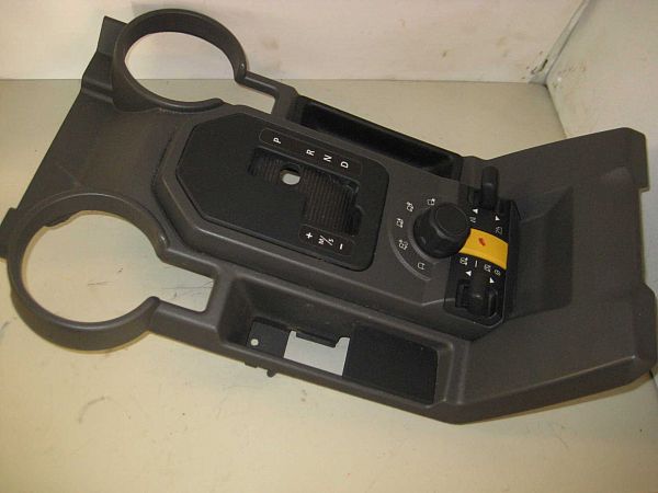 Center console LAND ROVER DISCOVERY III (L319)