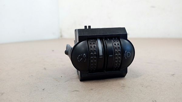 Kontakt - lygtejustering VW POLO (6N2)