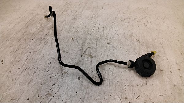 Clutch pipe