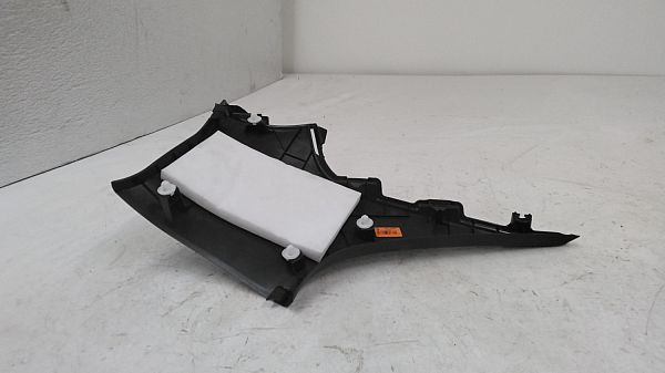 Post cover TOYOTA C-HR (_X1_)