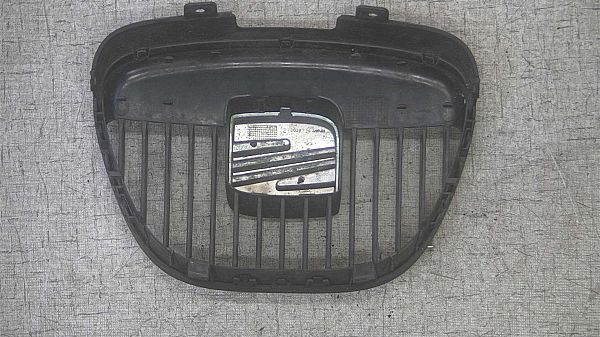 Osłona grill - maskownica przednia SEAT IBIZA Mk III (6L1)