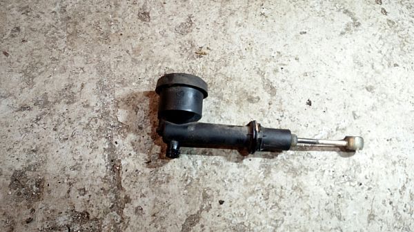 Clutch head cylinder IVECO