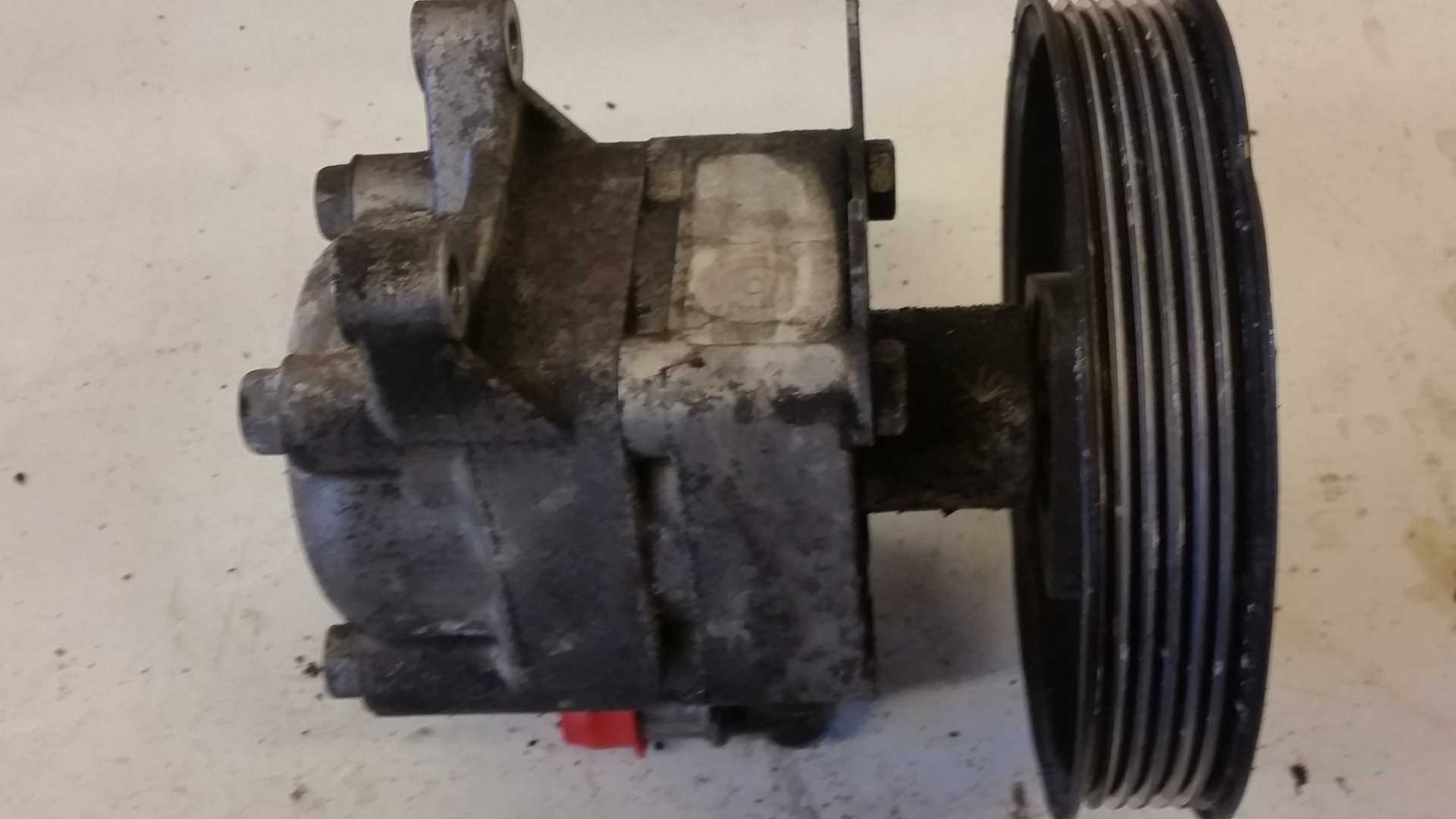 Pompe De Direction Assistée Fesuda Compatible BMW Série 3 E46 320-330 - Référence OE 32416750423 Et 32416760034