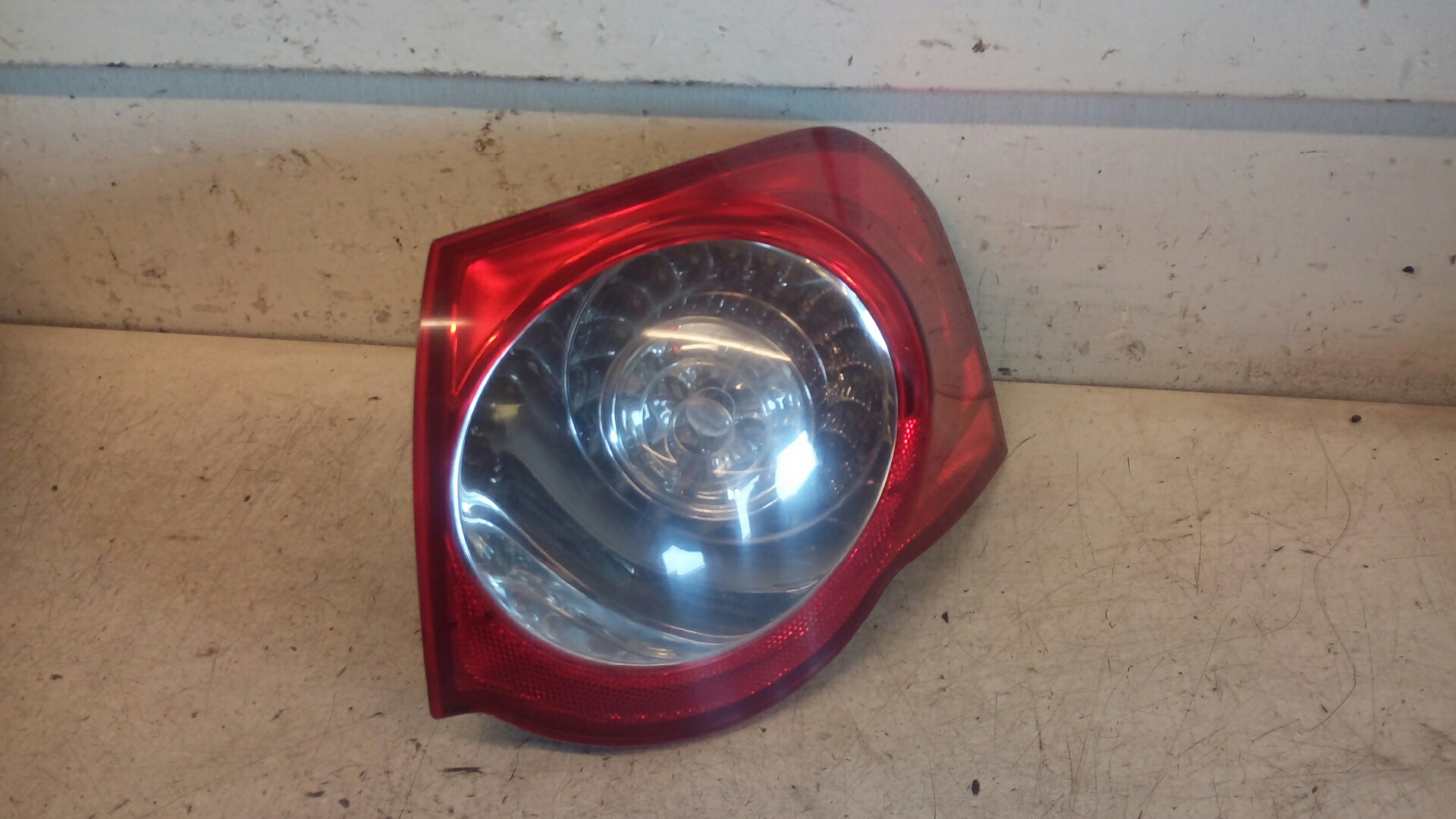 ORIGINAL Rücklicht Rechts, äußere VW PASSAT Estate (3C5)  2006 - Bild 1 von 1