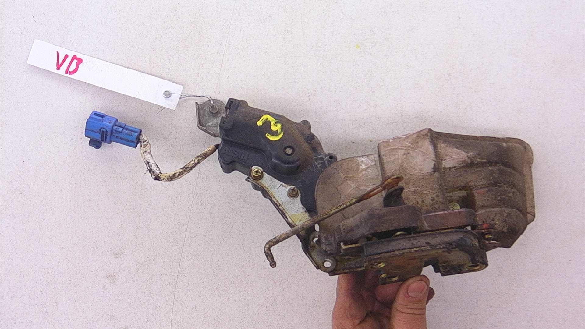 Toyota LAND CRUISER 80 (_J8_) Door lock 69340-60051 - Autoparts24