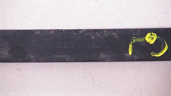 Fuel tank mounting bracket