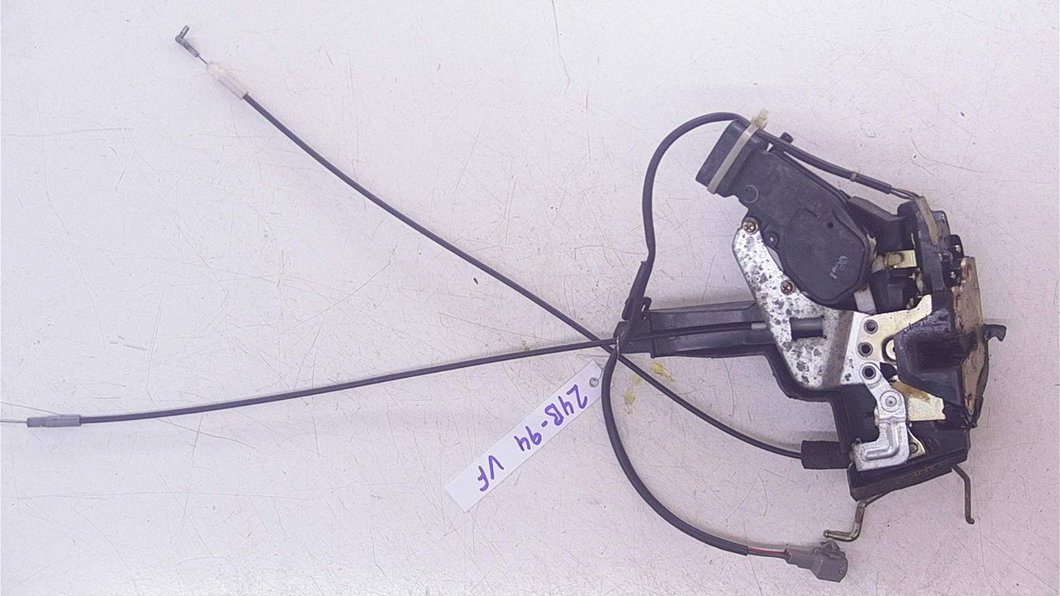 Toyota LAND CRUISER AMAZON (_J1_) Door lock 69040-60070 - Autoparts24