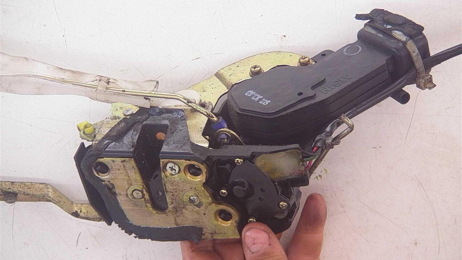 Toyota LAND CRUISER COLORADO (_J9_) Door lock 69040-60061
