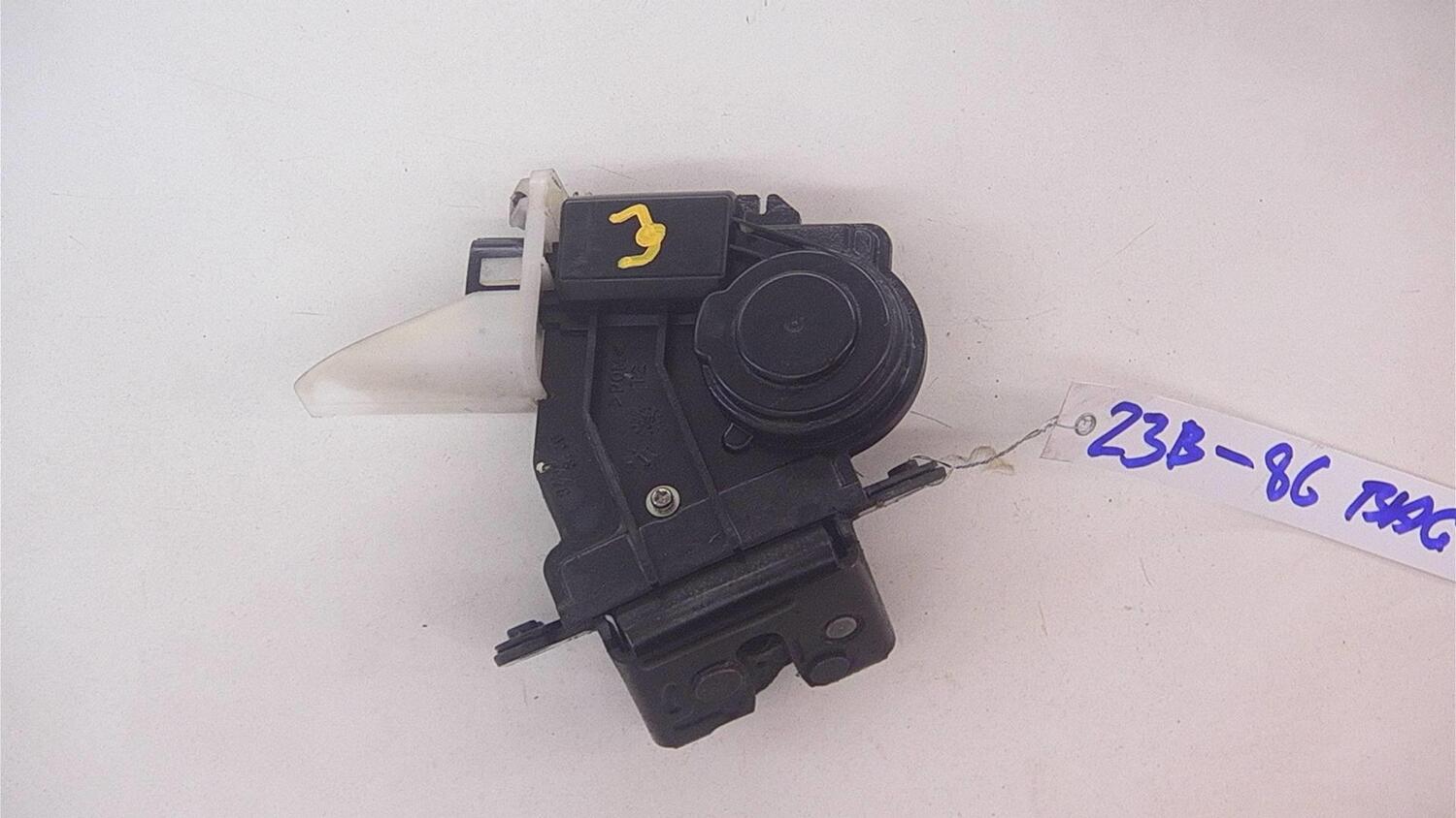 Toyota LAND CRUISER 200 (_J2_) Door lock 69350-60140, 69350-60141