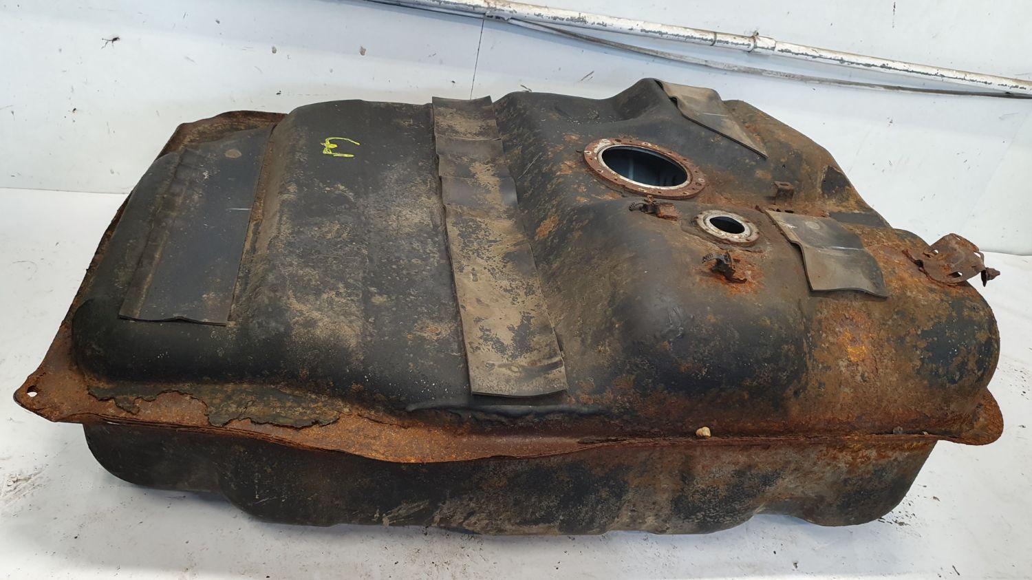 Toyota LAND CRUISER AMAZON (_J1_) Tank 77001-60690, 77001-60450