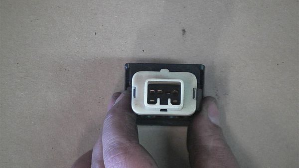 Switch - electrical screen heater TOYOTA LAND CRUISER 80 (_J8_)