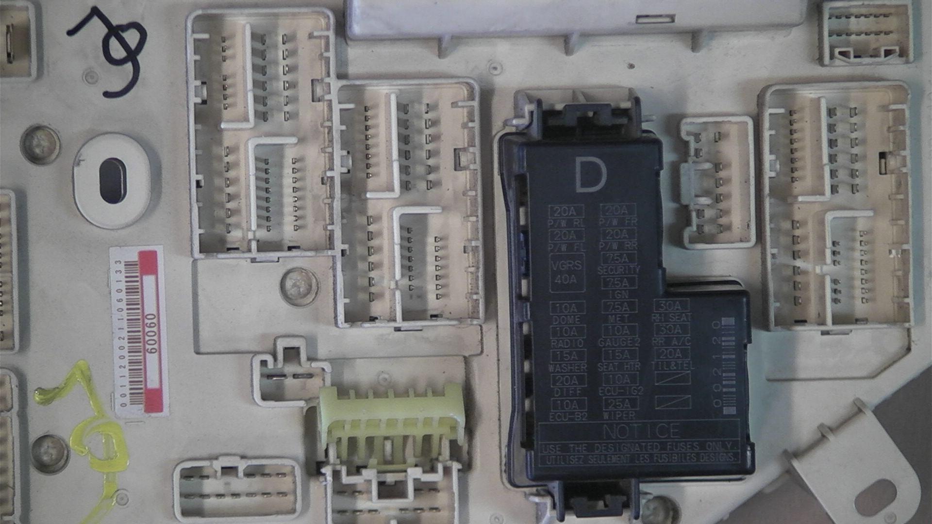 Toyota LAND CRUISER AMAZON (_J1_) Fuse box 82731-60060