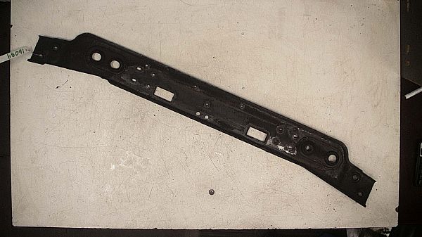 Lower radiator support