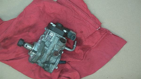 High pressure pump VOLVO V40 Hatchback (525, 526)