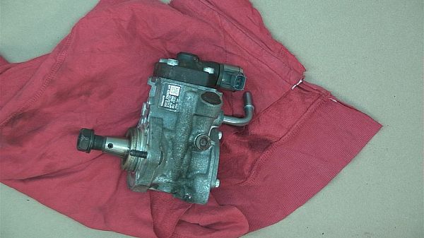 High pressure pump VOLVO V40 Hatchback (525, 526)