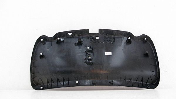 habillage du couvercle coffre arrière TESLA MODEL 3 (5YJ3)