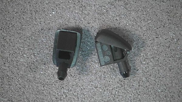 Windshield washer spray nozzle