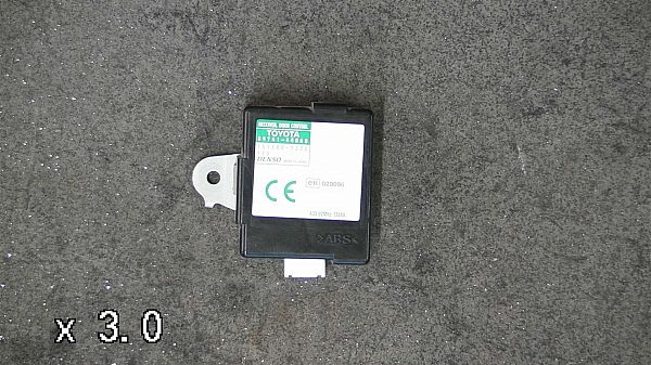 Central lock - relay TOYOTA AVENSIS VERSO (_M2_)