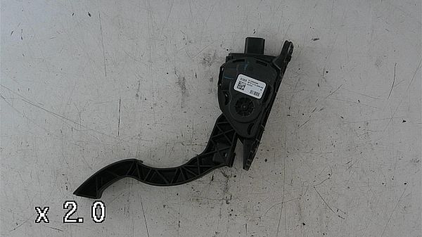 Accelerator pedal VOLVO V40 Hatchback (525, 526)