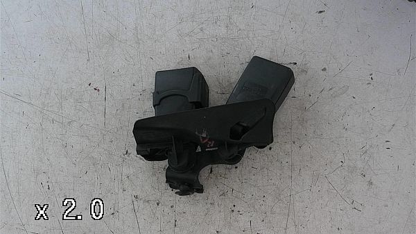 Klamry pasów bezpieczeństwa AUDI A4 (8K2, B8)