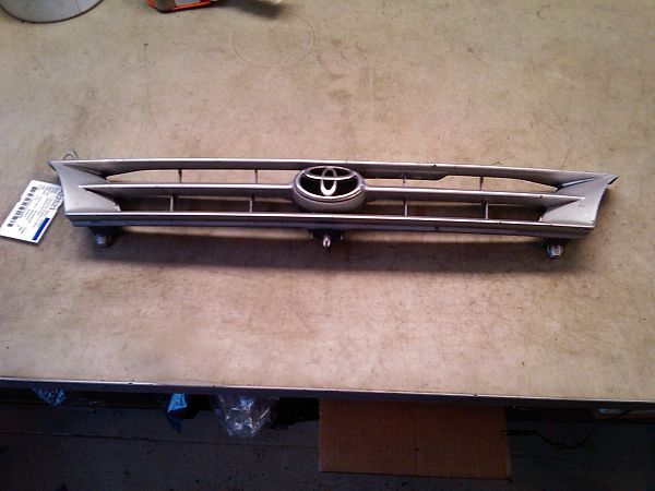 Kühlergrill TOYOTA COROLLA Compact (_E10_)