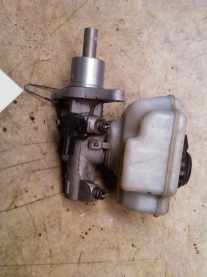 Brake - Master cylinder VW CADDY III Box (2KA, 2KH, 2CA, 2CH)
