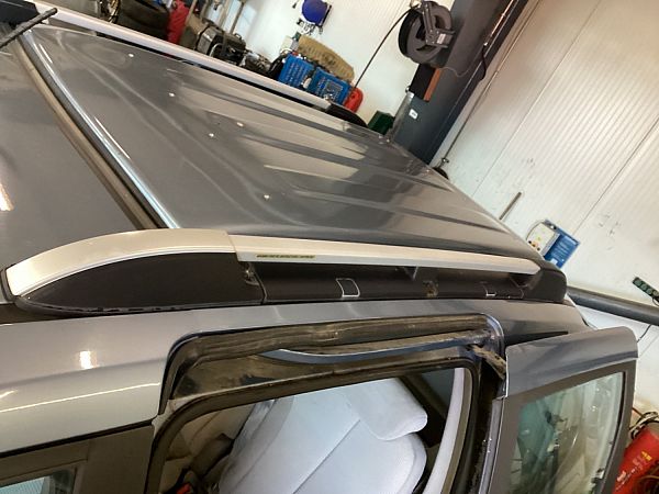 Roof shackle KIA SEDONA Mk II (VQ)